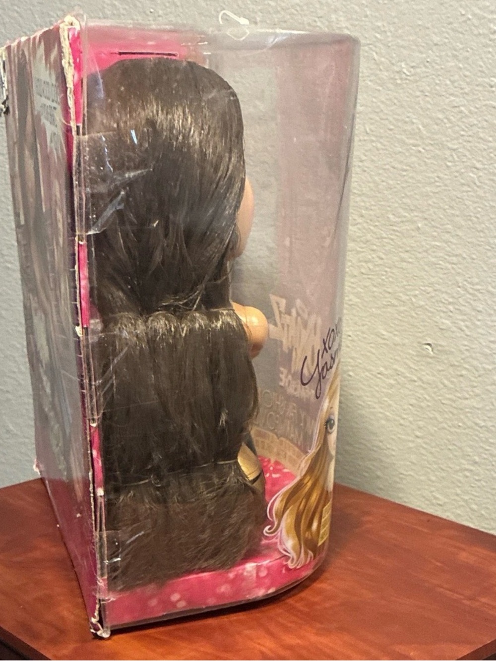 Bratz The Movie Funky Fashion Makeover Doll Set - Pink - Picture 2 of 4